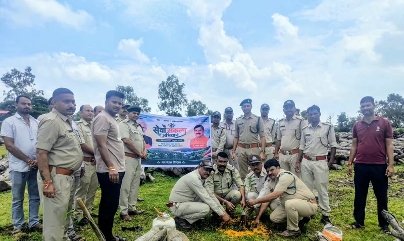 सेवा संकल्प अभियान के तहत वन क्षेत्रों और विद्यालय परिसरों में हुआ पौधारोपण
