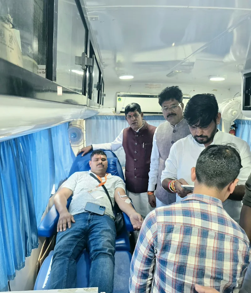 सेवा संकल्प यात्रा के दौरान पथरिया में रक्तदान शिविर आयोजित